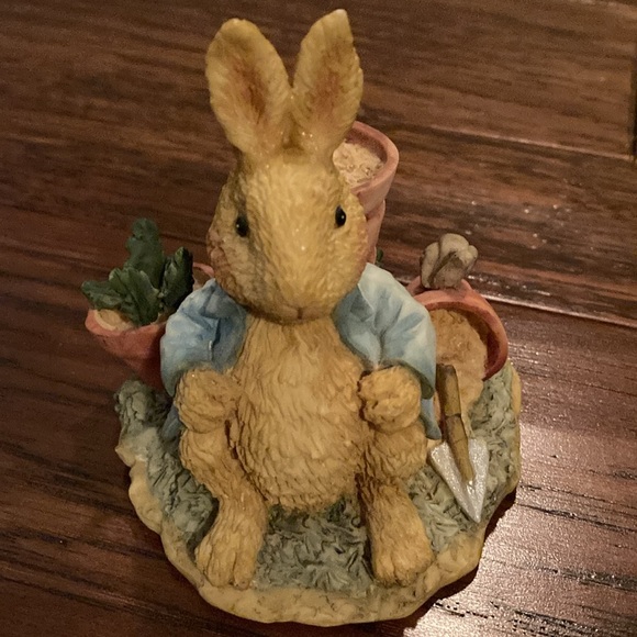 Adorable Peter Rabbit Figurine - Picture 5 of 5